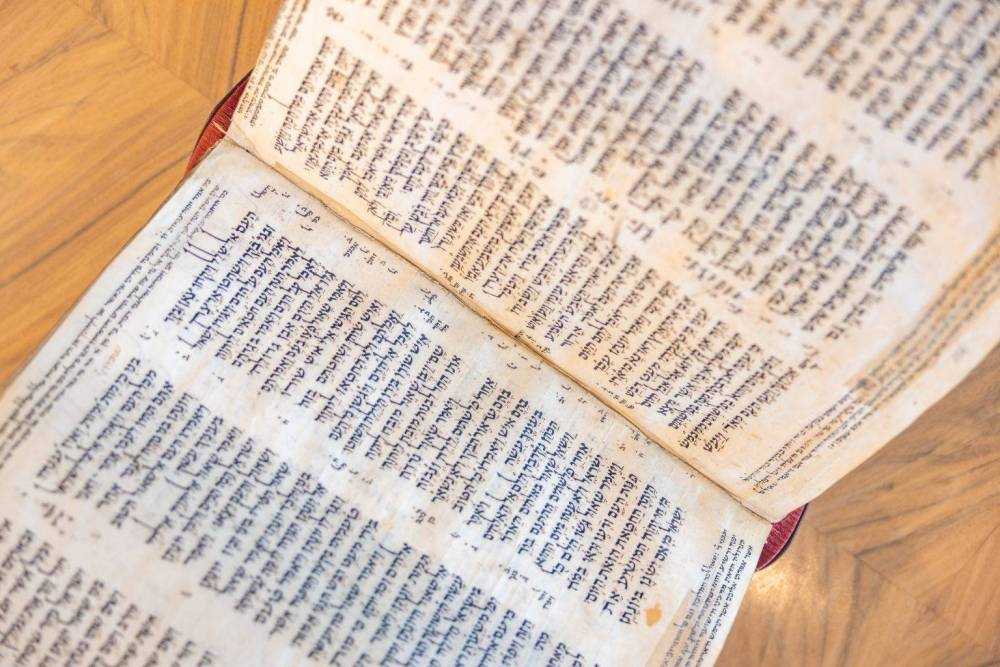 Еврейская Библия продана на Sotheby’s за 33,5 млн долларов