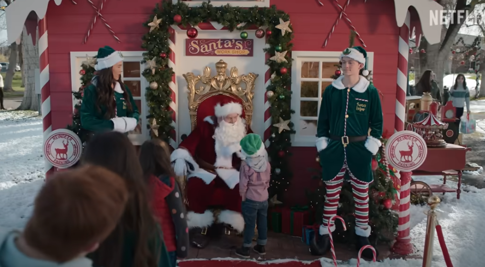 Netflix представил трейлер праздничной комедии «Самое. Лучшее. Рождество»