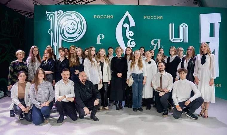 Министр культуры РФ провела экскурсию по павильону «Наша культура» на выставке «Россия»