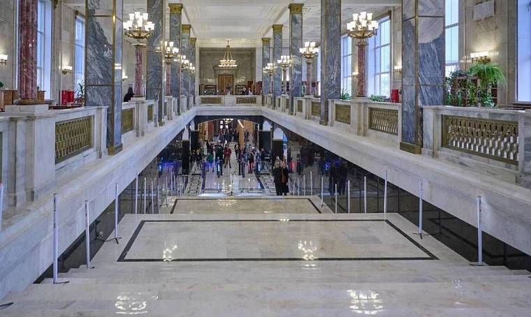 Министр культуры провела открытие отреставрированного главного подъезда Российской государственной библиотеки