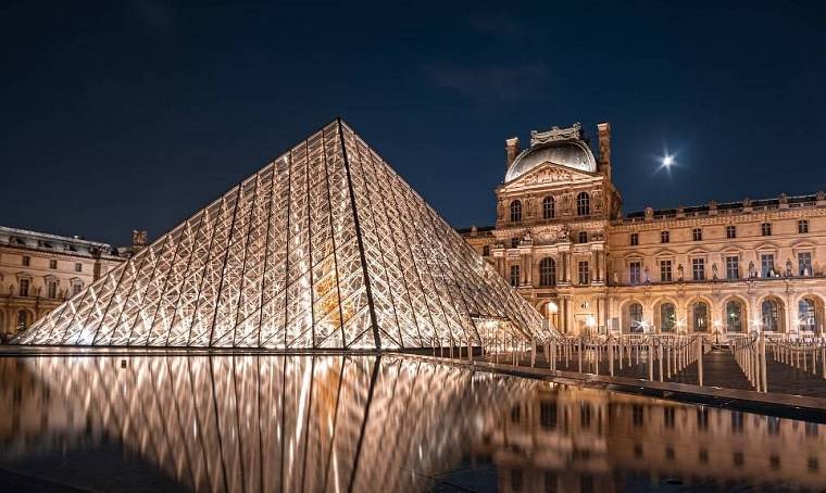 Лувр возглавил рейтинг популярных музеев мира от Google