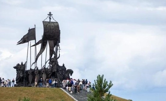 У мемориала Александру Невскому в Псковской области прошли два исторических фестиваля 