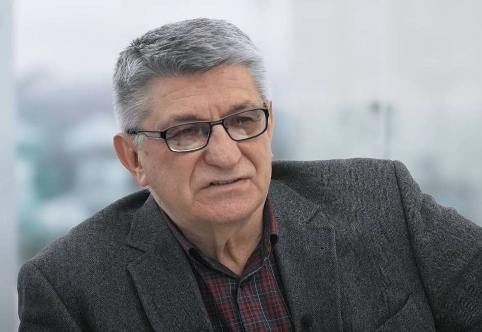 Сокуров обвинил Солодникова в краже названия фильма «Во сне ты горько плакал»