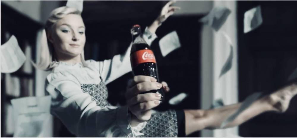 Coca-cola запустила рекламу с известными произведениями искусства