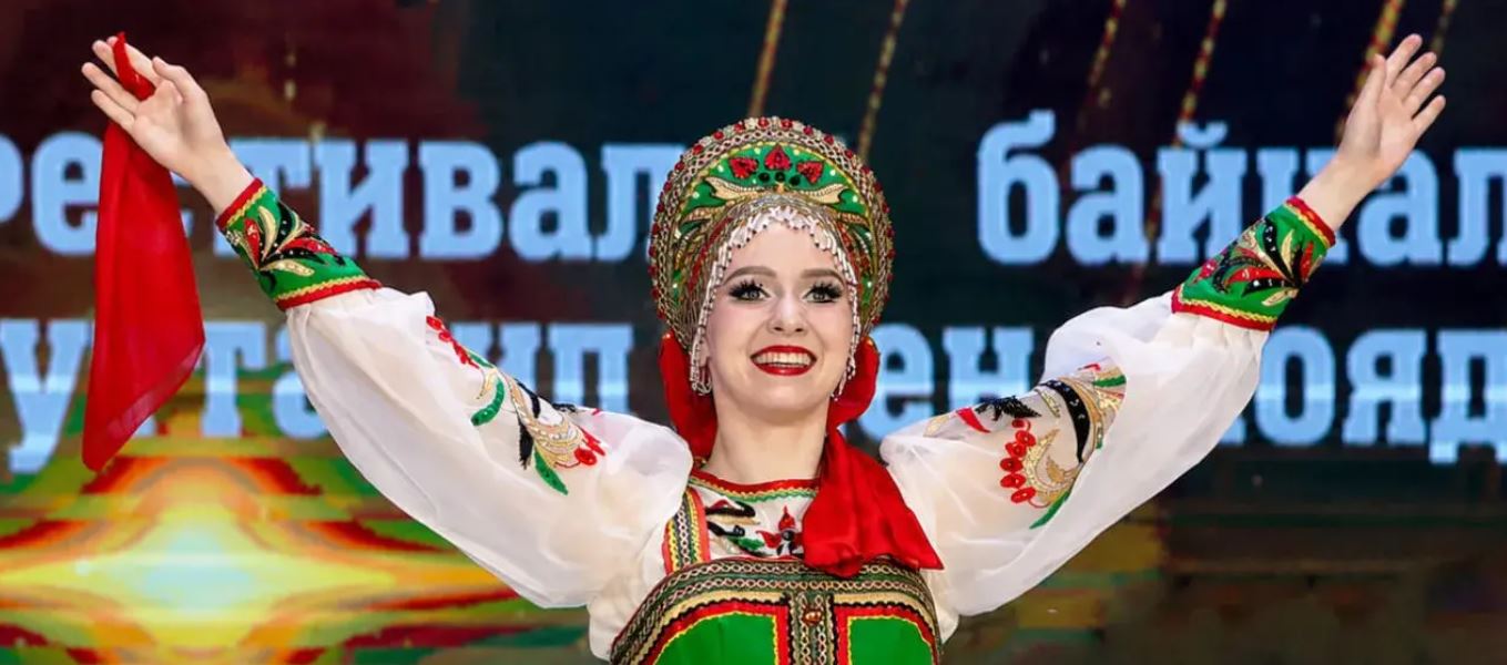 Ансамбль «Гжель» выступил на фестивале «Танец нас объединяет» в Душанбе