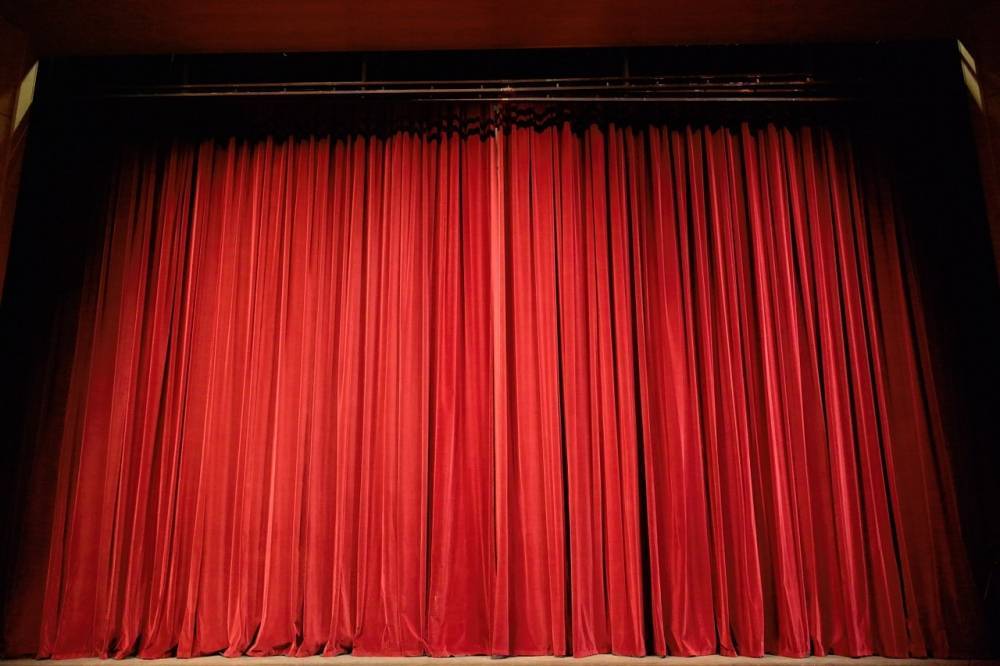 В Михайловском театре в Петербурге отменили показы спектаклей „Баядерка“ и „Конек-Горбунок“
