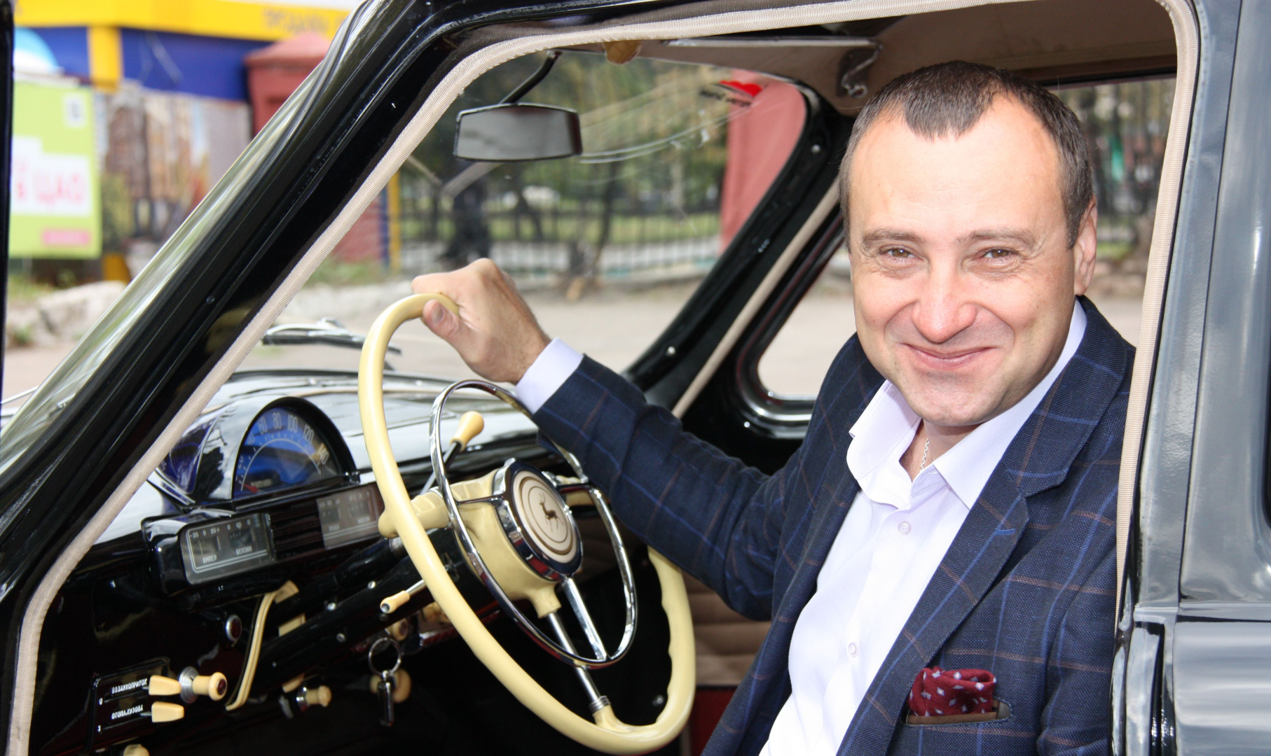 Художник, коллекционер, создатель автомузеев Дмитрий Октябрьский: «Для меня все экспонаты –  «звезды»