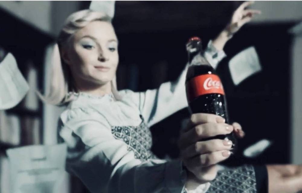 Coca-cola запустила рекламу с известными произведениями искусства