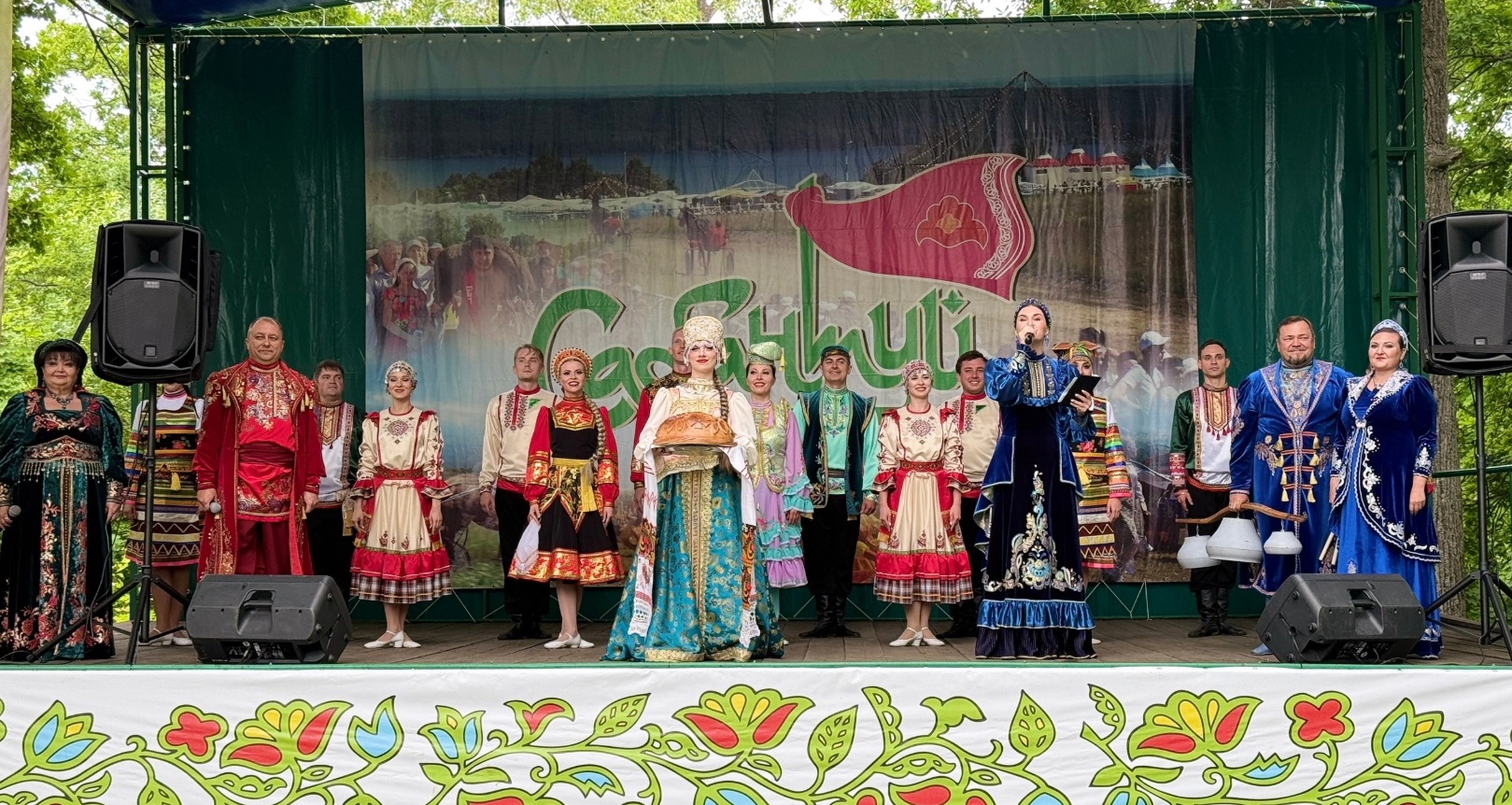Ульяновский ансамбль песни и танца «Волга» выступил на Сабантуе в Татарстане