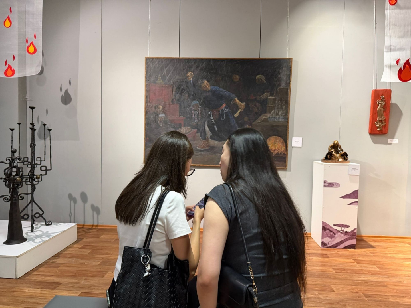 В Улан-Удэ открылась выставка «Стихия Огня. Дарханы Бурятии: Преемственность мастерства»