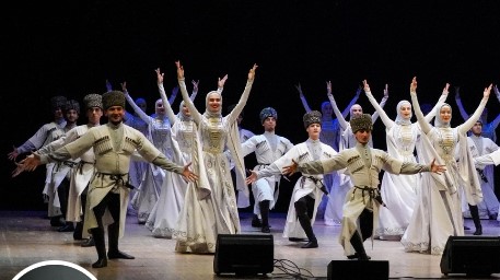 Чеченский государственный ансамбль танца «Вайнах» выступил с сольным концертом в Грозном