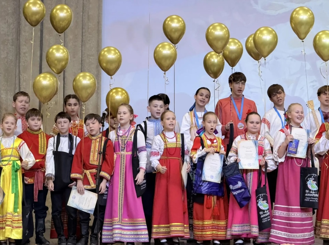 Петербургский ансамбль народной песни «Канарейка» выступил с концертом «Диво дивное — песня русская»
