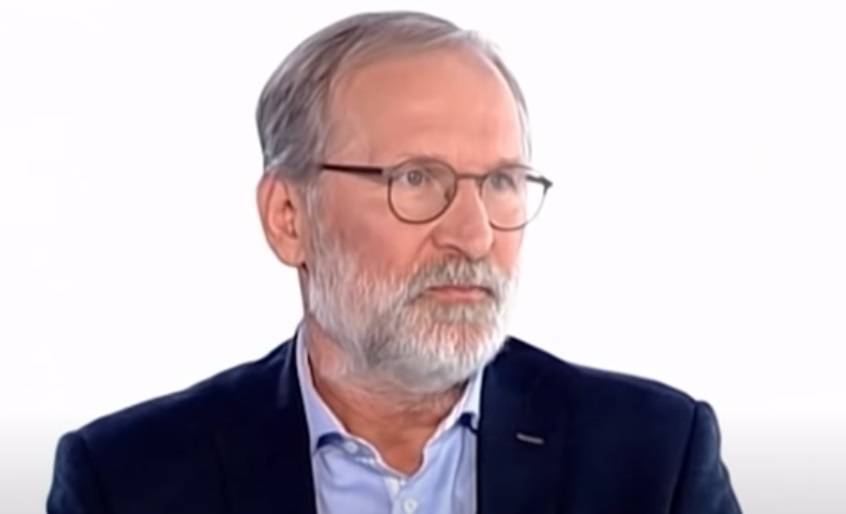 Федор Добронравов отменил спектакли до 2025 года после операции на спине