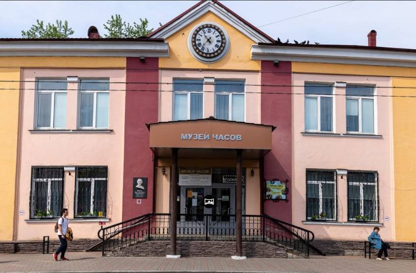 Выставка карманных часов «Мгновения в ладони» открылась в Ангарске