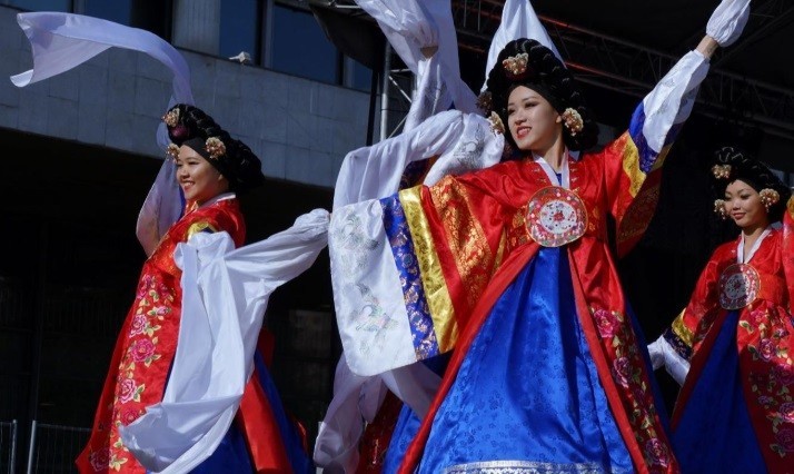 Фестиваль корейской культуры «Чусок» прошел в Екатерининском парке