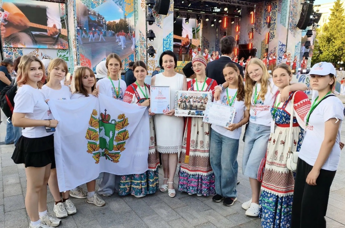 Томский фольклорный ансамбль «Ваталинка» выступил на Всероссийской детской фольклориаде
