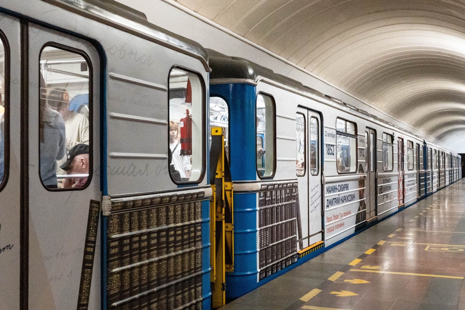 В екатеринбургском метро запустили «Книжный экспресс» 
