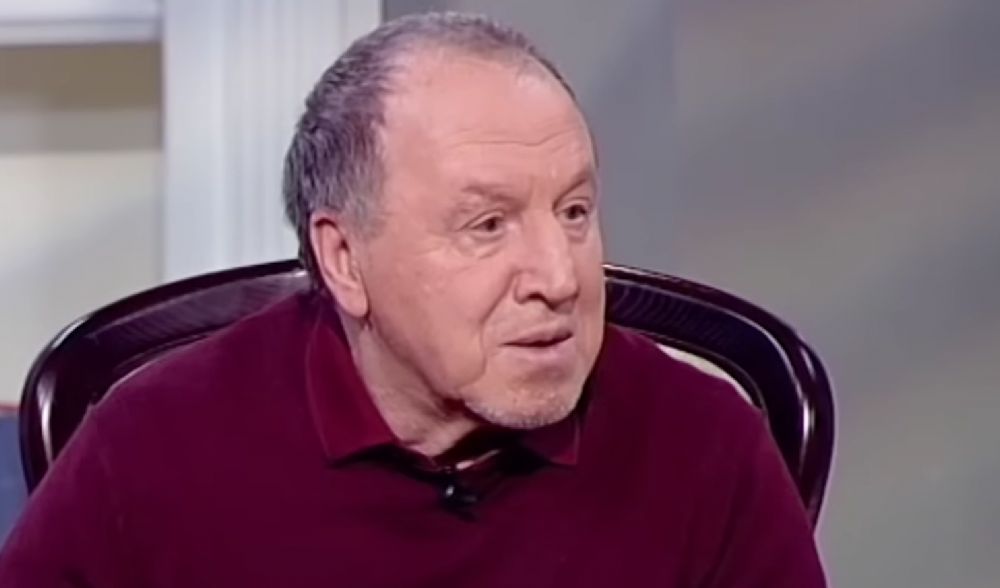 Актер Владимир Стеклов рассказал, как плавал в гробу по Неве