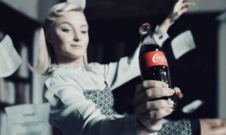 Coca-cola запустила рекламу с известными произведениями искусства