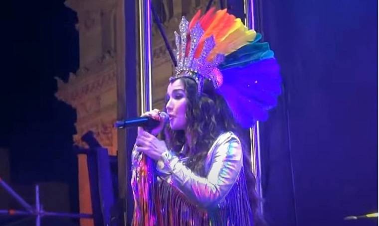 Наталия Орейро обнажила грудь на празднике ЛГБТ в Буэнос-Айресе